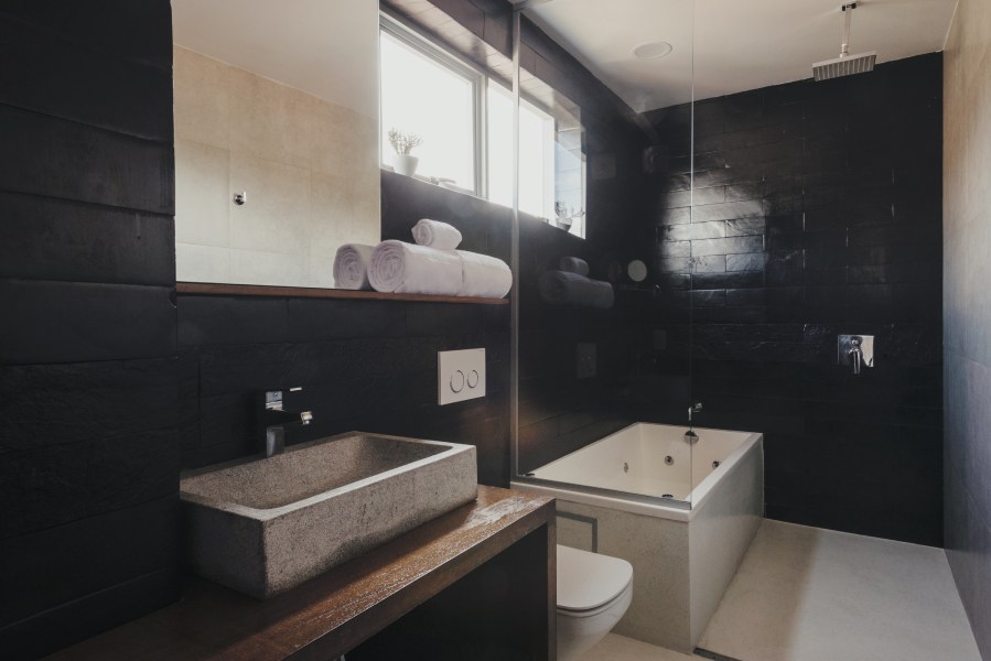 Atix Hotel bathroom