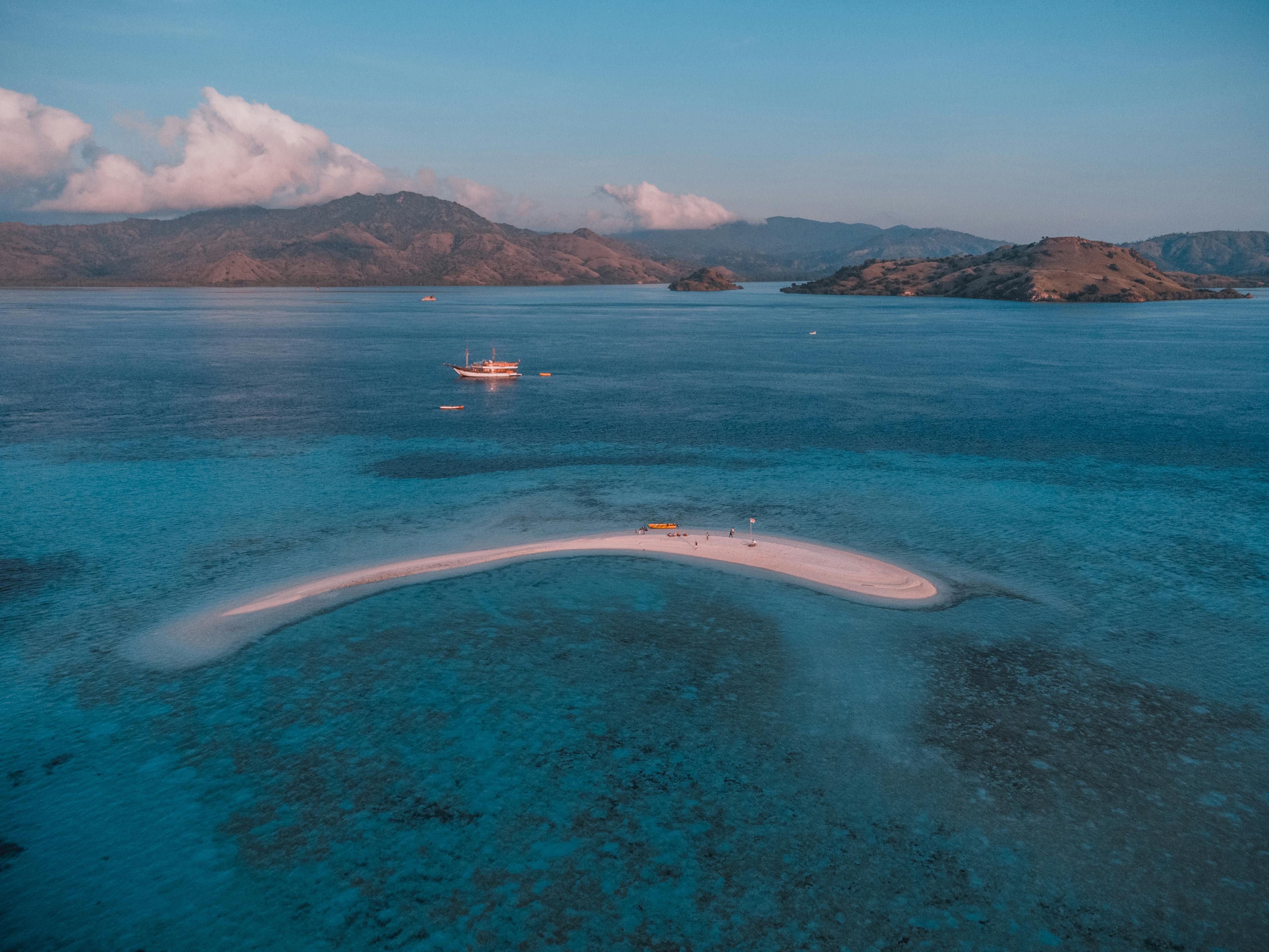 Pulau Makassar sand atoll