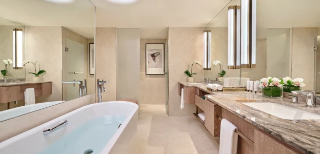 Mandarin Oriental suite bathroom