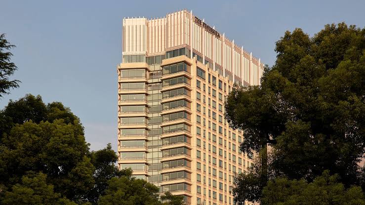 Peninsula Suite