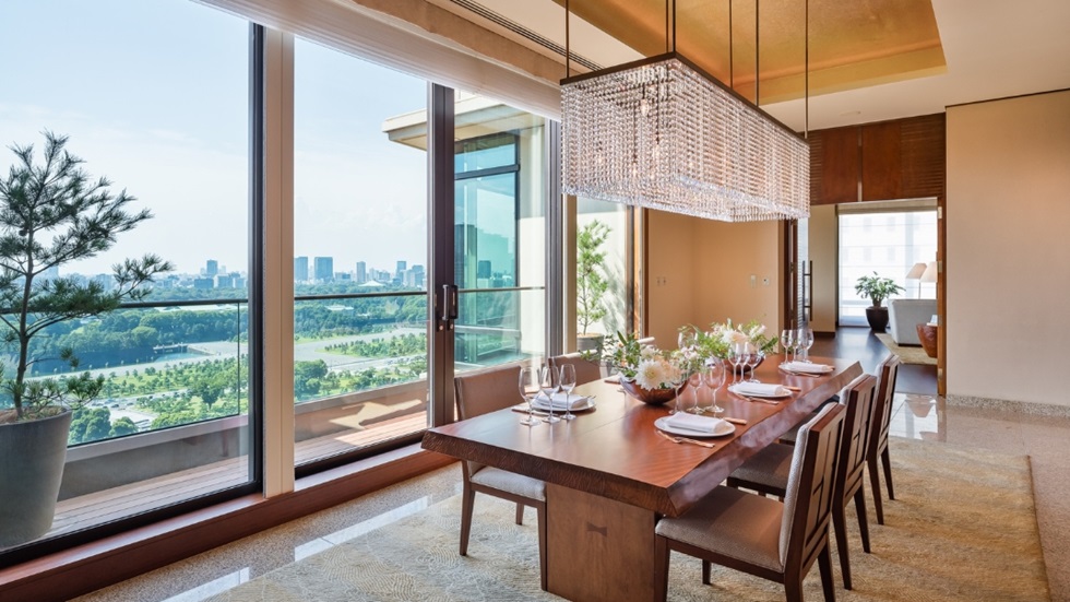 Peninsula Suite